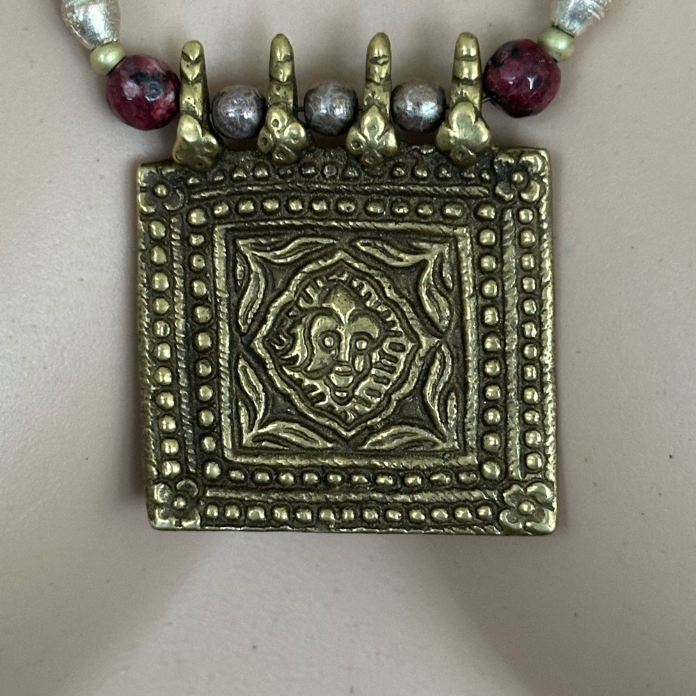 26 inch African Inspired bead necklace NWOT - Picture 3 of 11